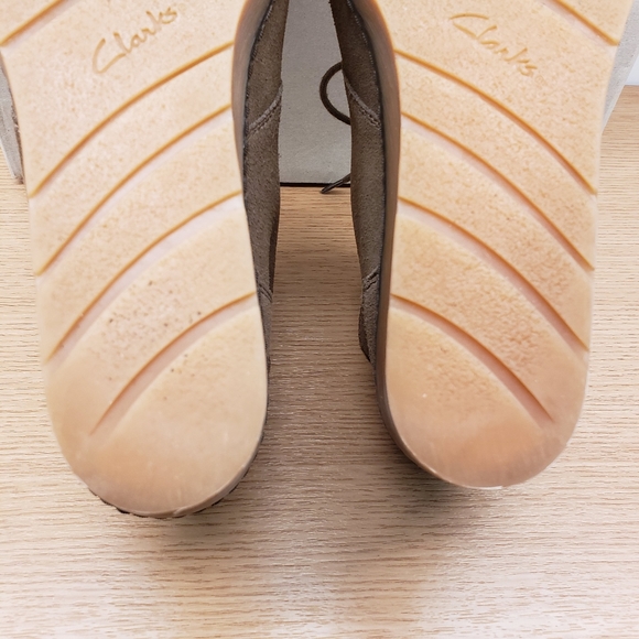 Clarks Hazen Charm Wedge Bootie Olive size 10 medium - Picture 9 of 12